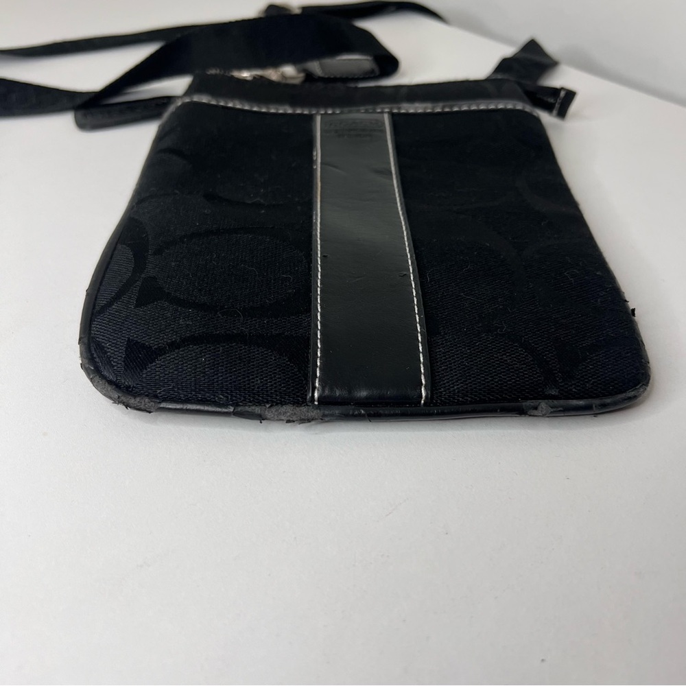 Coach Crossbody Canvas Messenger Shoulder Bag Purse With Logo Monogram Embossed - Picture 2 of 11